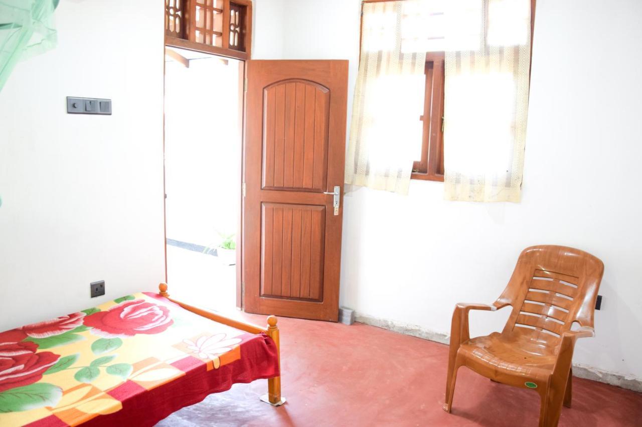 Tharaka Homestay Weligama Exteriör bild