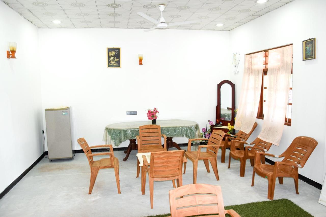 Tharaka Homestay Weligama Exteriör bild