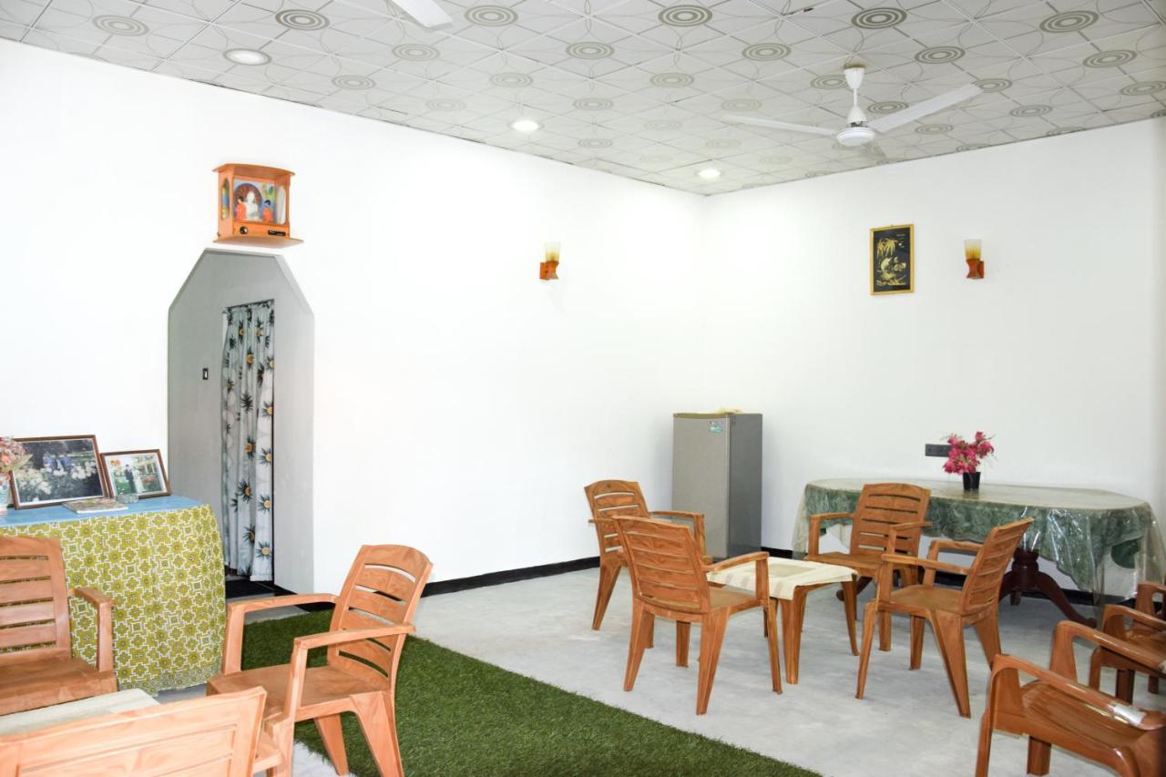 Tharaka Homestay Weligama Exteriör bild
